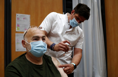 Κορονοϊός: 11 ερωτήματα για τον εμβολιασμό, τα rapid test και τη χρήση μάσκας