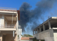 Φωτιά τώρα στον Ασπρόπυργο: Μαρτυρίες για εκρήξεις - Μήνυμα από το 112