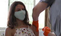 Κορονοϊός: «Όχι» στον εμβολιασμό παιδιών 12-15 ετών από τους γιατρούς της Βρετανίας