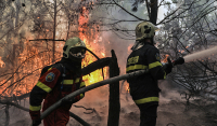 Μάχη με τις φλόγες για όγδοη μέρα: Αναζωπυρώσεις στην Εύβοια - Εκκενώθηκαν 19 χωριά στην Αρκαδία