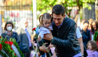 Παύλος Χρηστίδης: Στο Πολυτεχνείο με τη μικρή του κόρη και τη σύζυγό του