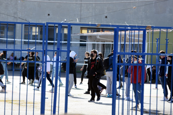 Κορονοϊός: Πρόβλεψη «τρόμου» από Σαρηγιάννη για 3.000 νοσηλείες παιδιών, η απάντηση και το άδειασμα