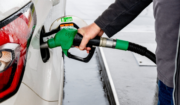H Ελλάδα έχει την όγδοη ακριβότερη τιμή αμόλυβδης βενζίνης στον κόσμο