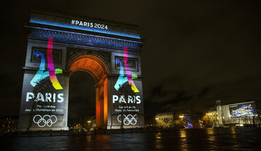 Ολυμπιακοί Αγώνες 2024: Αντιδράσεις για την αφίσα – «Ξήλωσαν» τους σταυρούς και έβαλαν βέλος