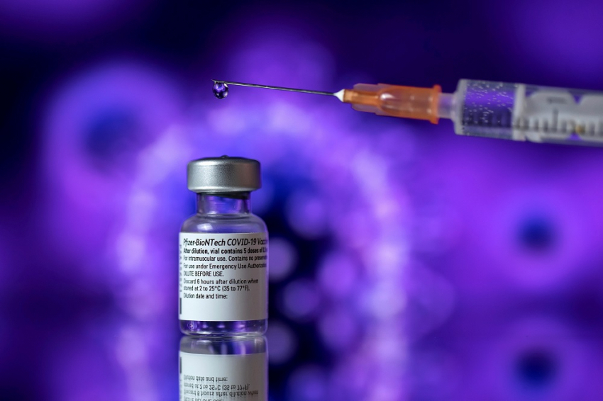 Μόνο εμβόλια Pfizer στην Ε.Ε. από το φθινόπωρο – Η αποκάλυψη Σχοινά