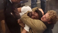 Σοκαριστικό περιστατικό στις ΗΠΑ: Πεζοναύτης στραγγάλισε άστεγο στο μετρό (Bίντεο)