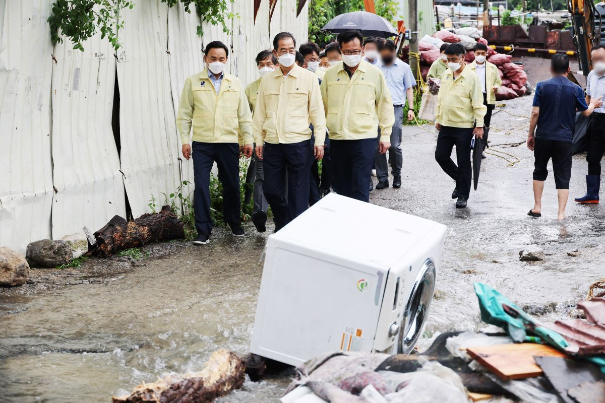 Νότια Κορέα: 8 νεκροί από τις ισχυρές βροχοπτώσεις