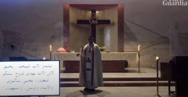 Βηρυτός: Η στιγμή που η έκρηξη «πλήττει» εκκλησία κατά τη διάρκεια Θείας Λειτουργίας