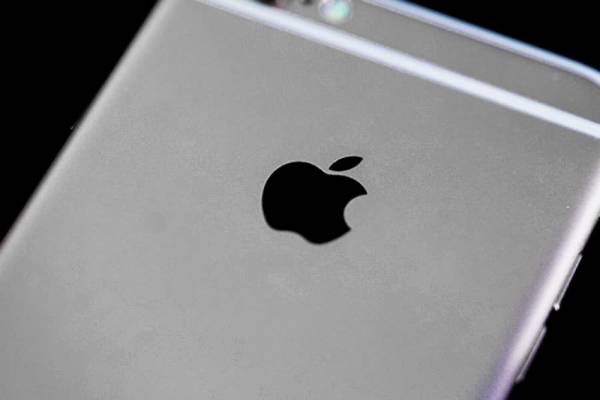 iPhone 12: Έριξε την μετοχή της Apple - Πόσα δολάρια έχασε στο χρηματιστήριο