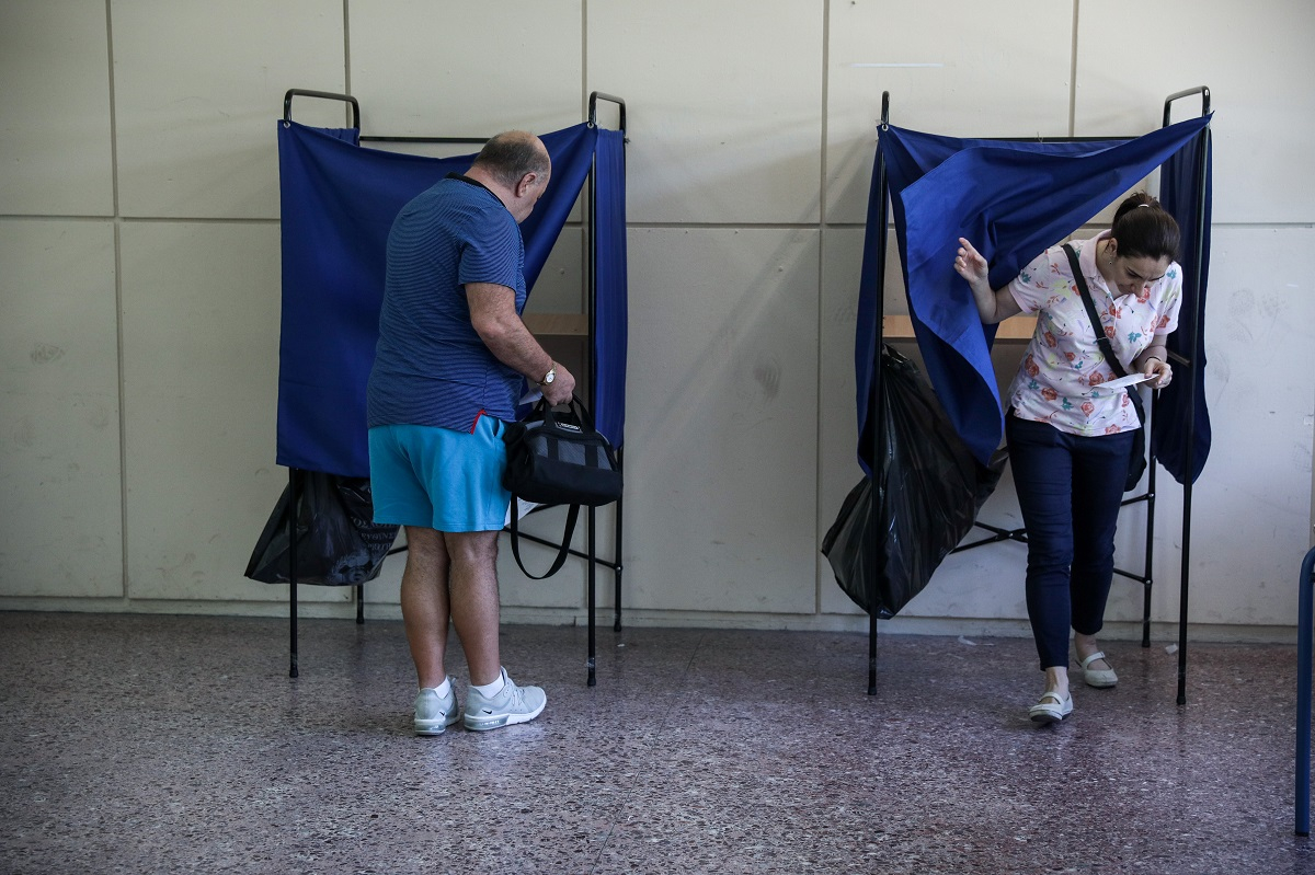Νέα δημοσκόπηση για Αθήνα: Πρωτιά Μπακογιάννη με 26,3%, δεύτερος ο Δούκας με 12,1%, τρίτος ο Ζαχαριάδης με 10,5%