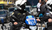 Κινηματογραφική καταδίωξη τα ξημερώματα στο κέντρο της Αθήνας – Τραυματίστηκαν 2 αστυνομικοί