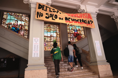 Εκλογές στη Βραζιλία: Οριακό προβάδισμα Λούλα - Θρίλερ με Μπολσονάρο