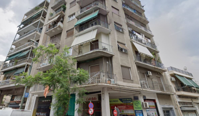 Γυναίκα έπεσε από τον 5ο όροφο πολυκατοικίας στην Αθήνα