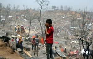 Μπαγκλαντές: Νεκροί τουλάχιστον 15 πρόσφυγες από πυρκαγιά σε καταυλισμό, 400 αγνοούμενοι
