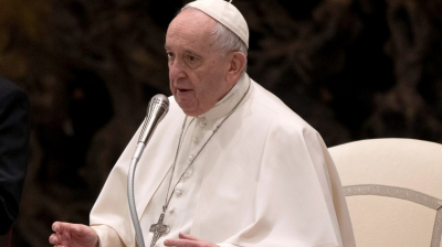 Ιταλία: «Δεν μπορώ να περπατήσω, πρέπει να υπακούσω στον γιατρό», είπε ο πάπας Φραγκίσκος στους πιστούς