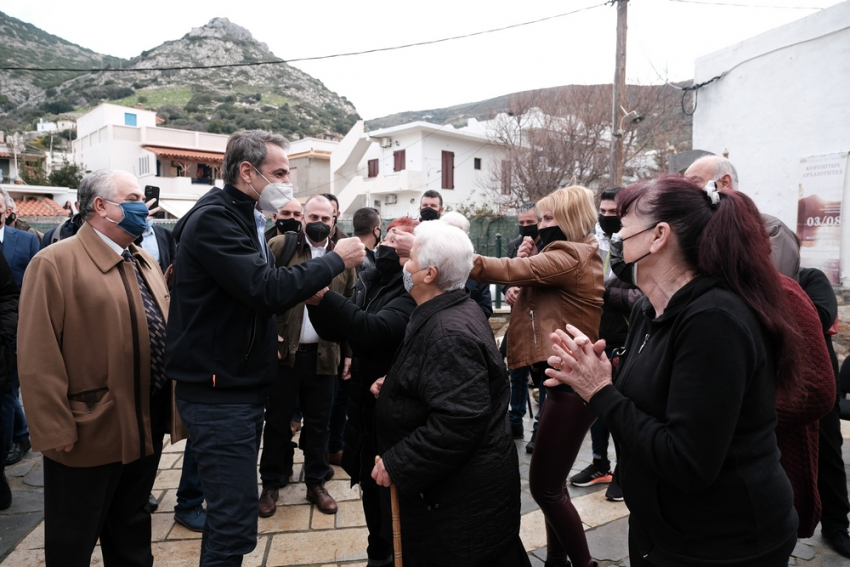 Politico: Ο Έλληνας πρωθυπουργός κατηγορείται ότι παραβίασε τους κανόνες του lockdown - ξανά