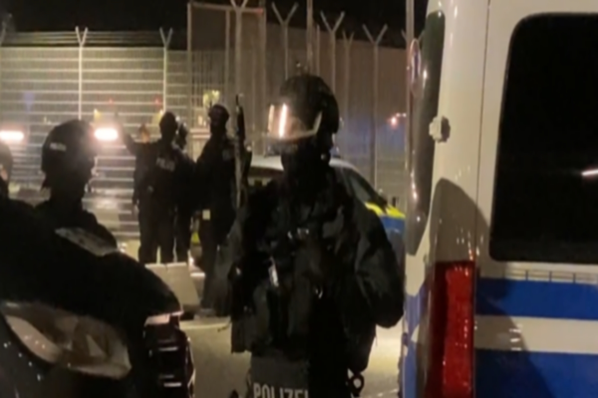 Αμβούργο: Έκλεισε το αεροδρόμιο - Ένοπλος έσπασε την πύλη με το όχημά του