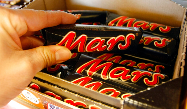 Πρόστιμο 14.500 δολαρίων στη Mars: Δύο εργαζόμενοι έπεσαν σε δεξαμενή με σοκολάτα