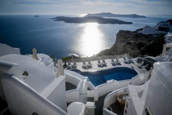 Θεοχάρης: Θετική η εικόνα από το σημερινό άνοιγμα του ελληνικού τουρισμού