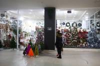 Το ρίσκο για τα Χριστούγεννα, νέες ανακοινώσεις για τα καταστήματα που ανοίγουν την Παρασκευή