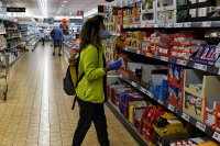 Σούπερ μάρκετ: Γιατί εξαφανίζονται σοκολάτες, απορρυπαντικά και γιαούρτια από τα ράφια