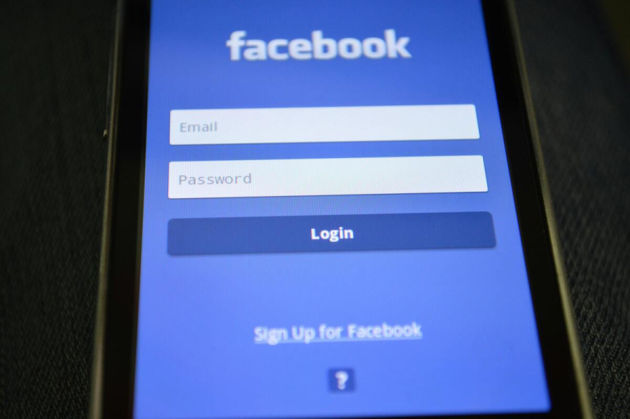 Το Facebook επαναφέρει τη λειτουργία poke