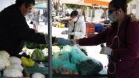 Κορονοϊός: «Σπάνε στα δύο» οι λαϊκές αγορές στην Αττική