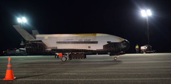 Διαστημοπλάνο των ΗΠΑ επέστρεψε από μυστική αποστολή - ρεκόρ 780 ημερών