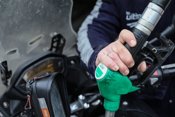 Επίδομα βενζίνης: Πότε ανοίγει το Fuel Pass χωρίς το ΑΦΜ