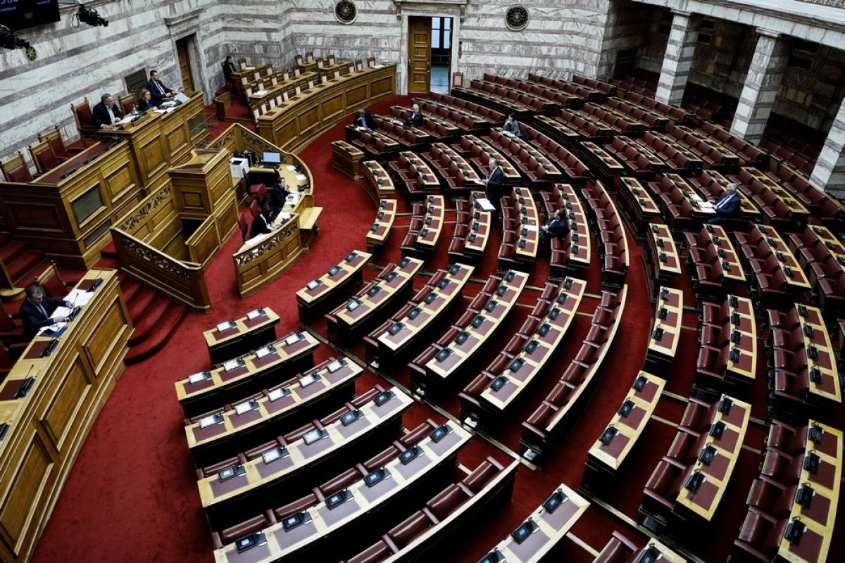 Βουλή: Υπερψηφίστηκε το νομοσχέδιο για το μεταναστευτικό - Αποχώρησε ο ΣΥΡΙΖΑ