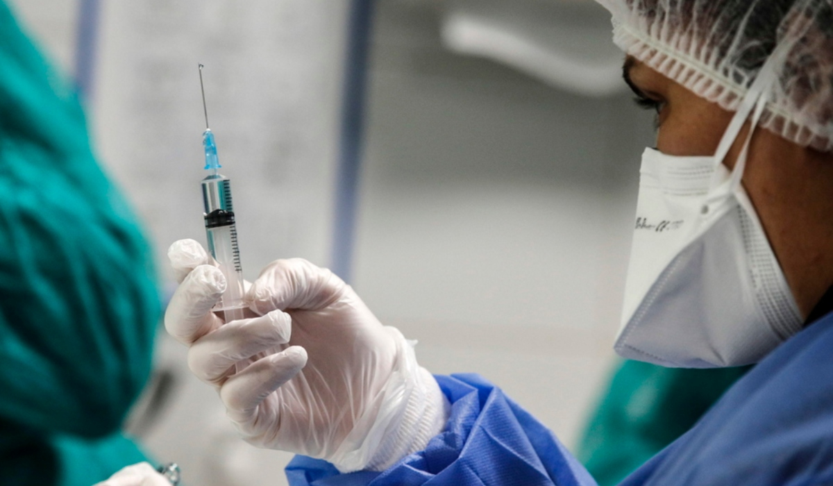 Κορονοϊός: Η νέα χρονιά φέρνει τον υποχρεωτικό εμβολιασμό στις ΗΠΑ