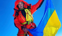 Νεπάλ: Η ουκρανική σημαία στην υψηλότερη κορυφή του κόσμου