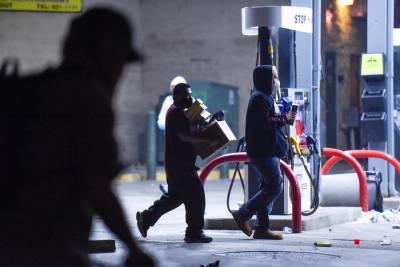 Τζορτζ Φλόιντ: Χάος στις ΗΠΑ, νεκρός από πυρά ομοσπονδιακός αστυνομικός στο Όκλαντ