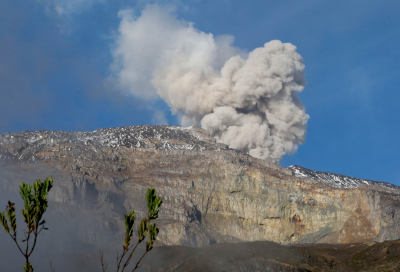 Κολομβία: Το ηφαίστειο Νεβάδο ντελ Ρουίς συνεχίζει να «βρυχάται» (Βίντεο)