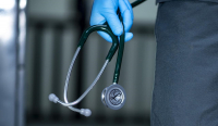 Πανελλήνιος Ιατρικός Σύλλογος: Στήριξη κινητοποιήσεων εργαστηριακών ιατρών