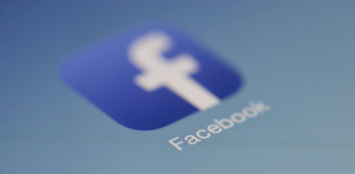 Facebook: Η δημοφιλής πλατφόρμα αλλάζει όψη