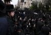 Ισραήλ: Πρωτοφανείς συνωστισμός σε κηδεία Υπερορθόδοξου ραβίνου που πέθανε από κορονοϊό