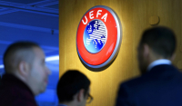 UEFA: Πειθαρχική έρευνα για τα συνθήματα υπέρ του Πούτιν από οπαδούς της Φενέρ