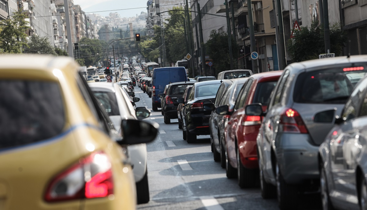 Μετακίνηση εκτός νομού: Πόσα άτομα επιτρέπονται στο αμάξι - Τι ισχύει για ΚΤΕΛ