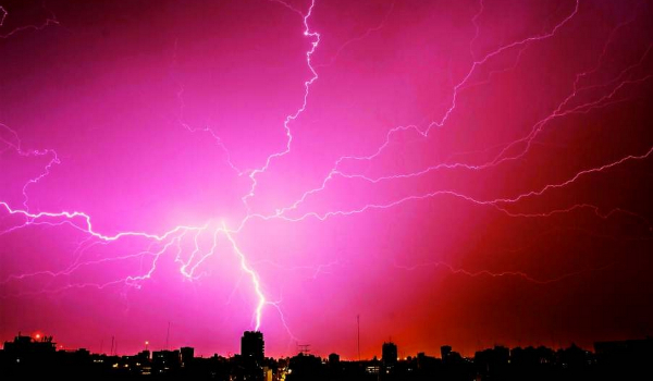 Κακοκαιρία στην Αθήνα: «Βροχή» κεραυνών στην Αττική - 2.500 μέσα σε μία ώρα