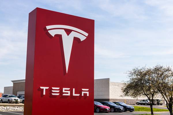 Tesla: Στοχεύει στην κατασκευή του μεγαλύτερου εργοστασίου μπαταριών στον κόσμο στο Βερολίνο