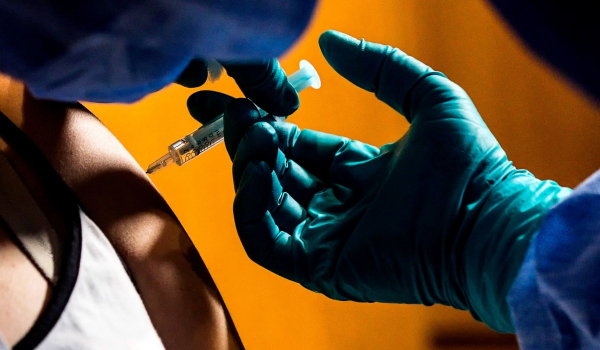 Κορονοϊός: Η απουσία ήπιων παρενεργειών από εμβόλιο mRNA δεν σημαίνει ότι δεν «δουλεύει»