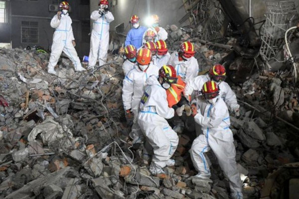 Κίνα: Στους 53 οι νεκροί από την κατάρρευση κτιρίου