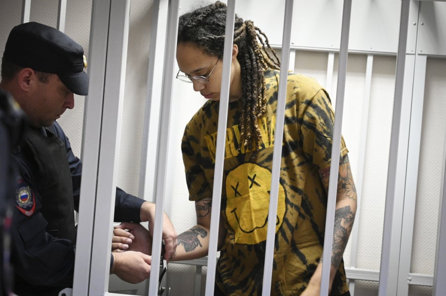 Αποφυλακίστηκε η Μπρίντεϊ Γκρίνερ μετά από ανταλλαγή με τον ρώσο «έμπορο του θανάτου»