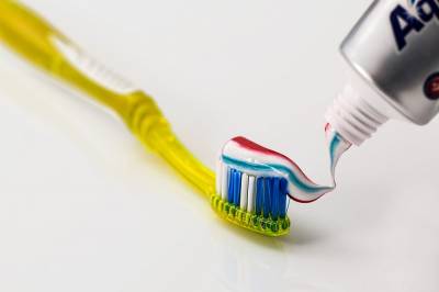 ΕΟΦ: Ανακαλεί λευκαντική οδοντόκρεμα