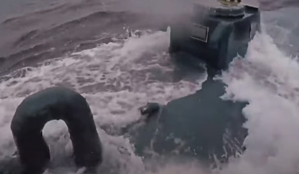 ΗΠΑ: Συγκλονιστικό βίντεο από καταδίωξη υποβρυχίου με κοκαΐνη αξίας 232 εκατ. δολαρίων