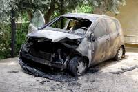 Εμπηστές έκαψαν το αυτοκίνητο της δημοσιογράφου Μίνας Καραμήτρου (βίντεο)