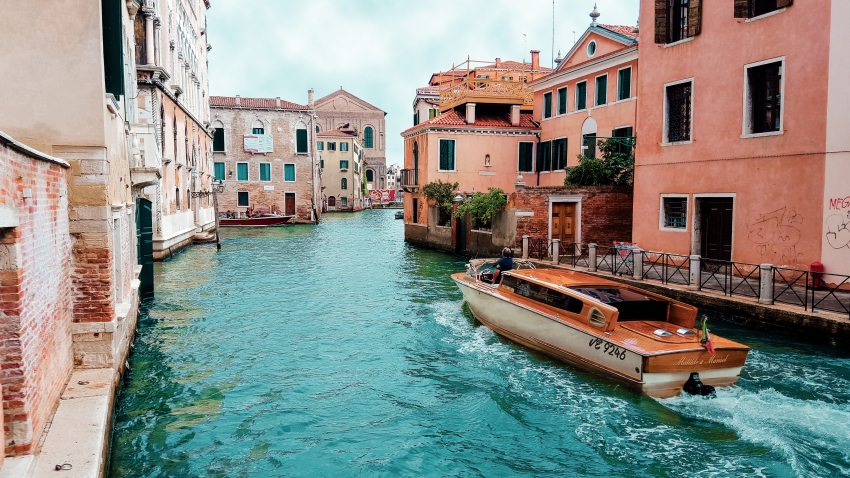 Πλημμυρισμένο το 50% της έκτασης της Βενετίας