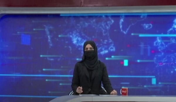 Αφγανιστάν: Kάλυψαν τελικά τα πρόσωπά τους oι τηλεπαρουσιάστριες που είχαν αψηφήσει τους Ταλιμπάν