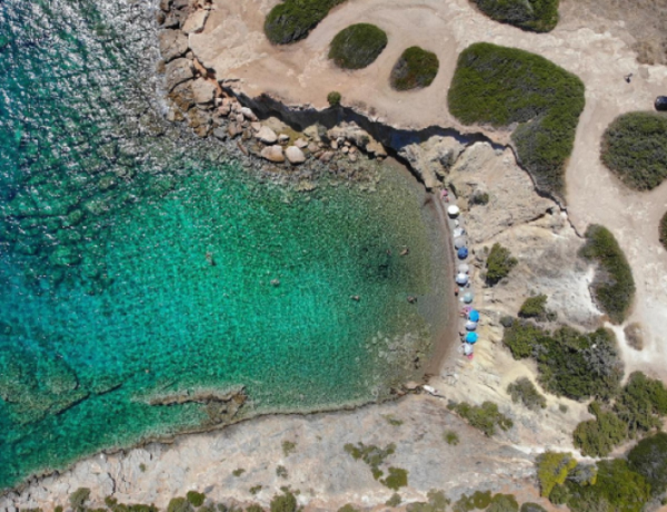 Παραλίες ήσυχες και δωρεάν: 6 ιδανικές επιλογές μία ώρα από την Αθήνα